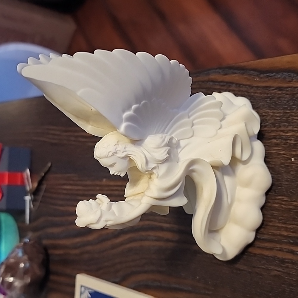 Angel figurine collectible